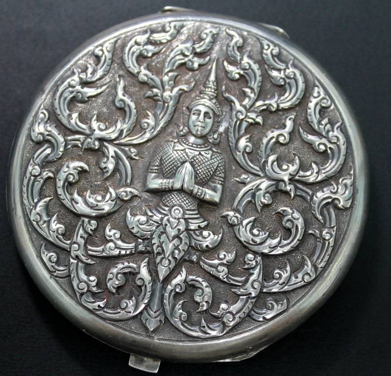 Immobilien Jahrgang Siam/Wunderschön Detaillierte Repousse Göttin Texturiert Scroll-Design Sterling Silber 925 //Hinged Compact Powder Box von AllureUnited