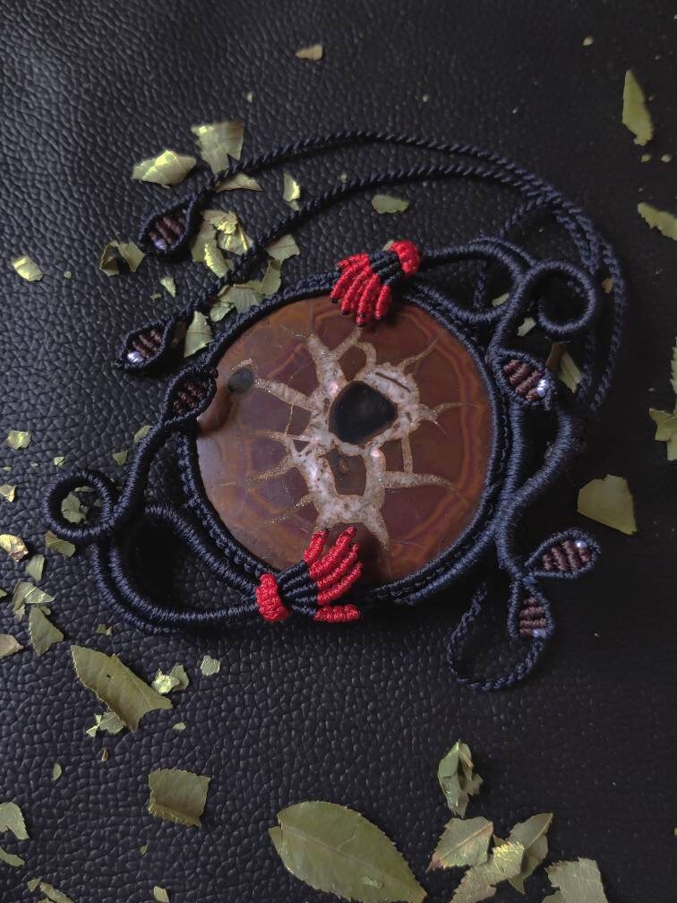 Helloween Makrameeschmuck Mit Wunderschöner Septerau Makramee Hippieschmuck Helloweenschmuck Helloween Makrameeschmuck Mit Wunderschöner Septerau Makramee Hippieschmuck Helloweenschmuck von AlluringArtCreation