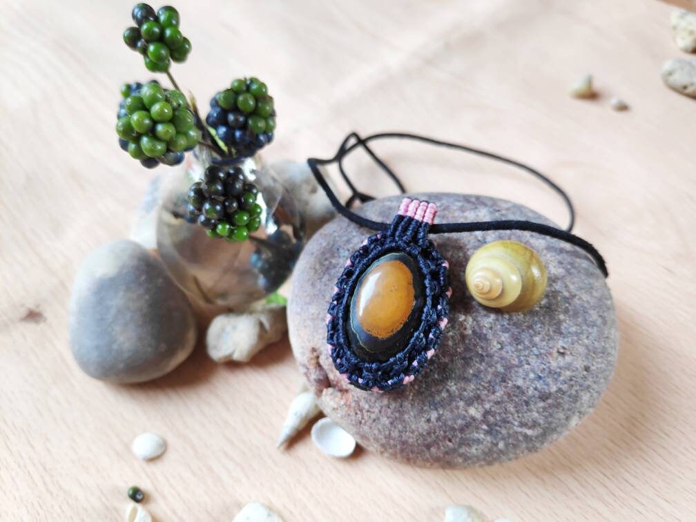 Makramee Anhänger Mit Tigerauge Stein Hippie Boho Anhänger, Geschenk Für Sie Schöne Anhänger Makramee Anhänger Mit Tigerauge Stein Hippie Boho Anhänger, Geschenk Für Sie Schöne Anhänger von AlluringArtCreation