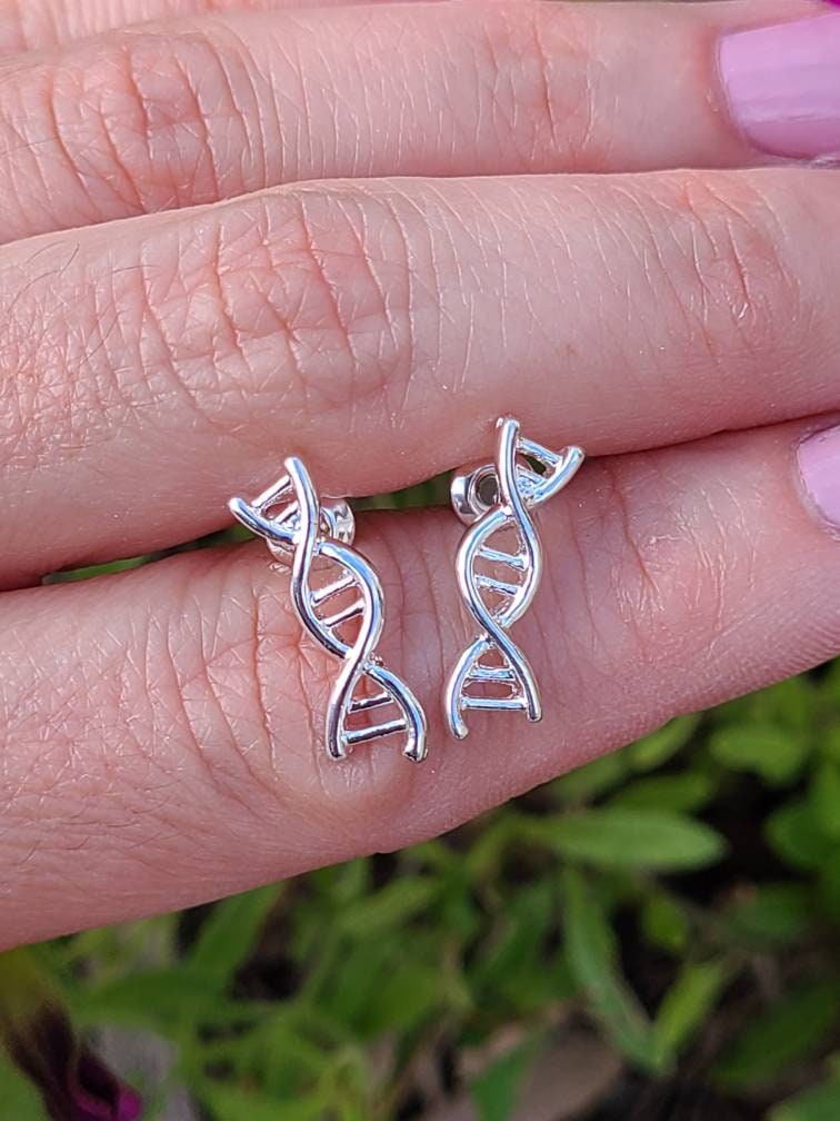 Dna-strang-Biologie-Silberohrstecker Dna-strang-Biologie-Silberohrstecker von AlluringFindingsCo