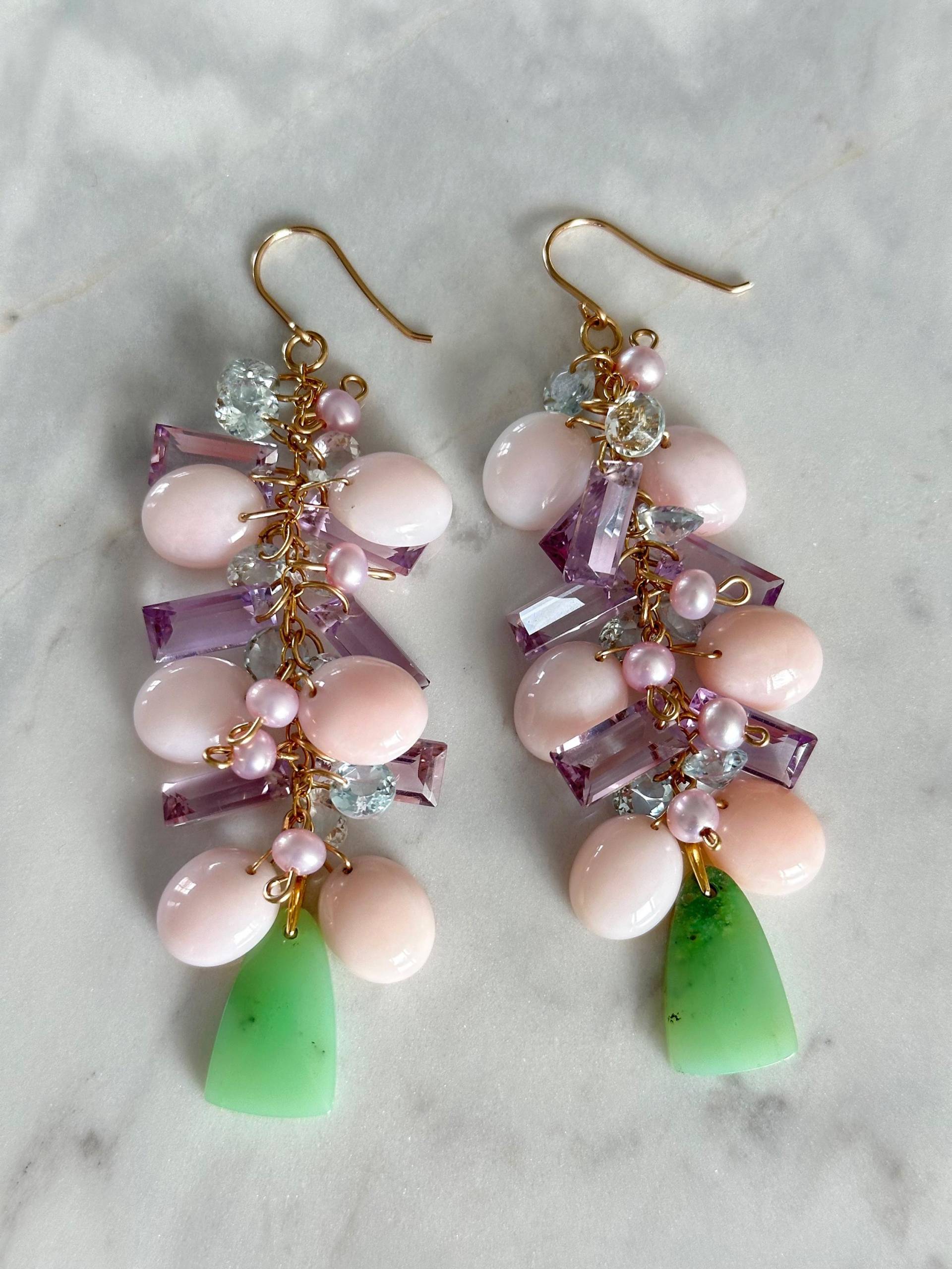 Chrysopras, Pink Opal, Amethyst, Aquamarin Und Perlen Cluster Ohrringe von AlluringPiecesByC