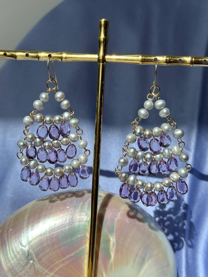 Graue Perlen Und Rosa Amethyst Kronleuchter Ohrringe von AlluringPiecesByC