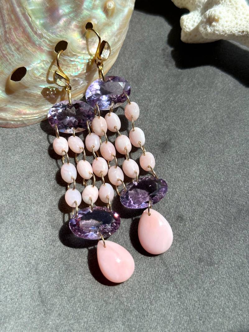 Pink Amethyst Und Opal Chandelier Ohrringe von AlluringPiecesByC