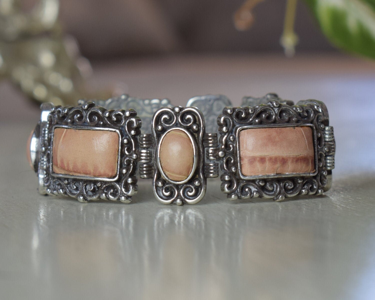 Brighton Park Avenue Rosa Leder Inlay Geätzt Link Armband von AllworldCollectibles