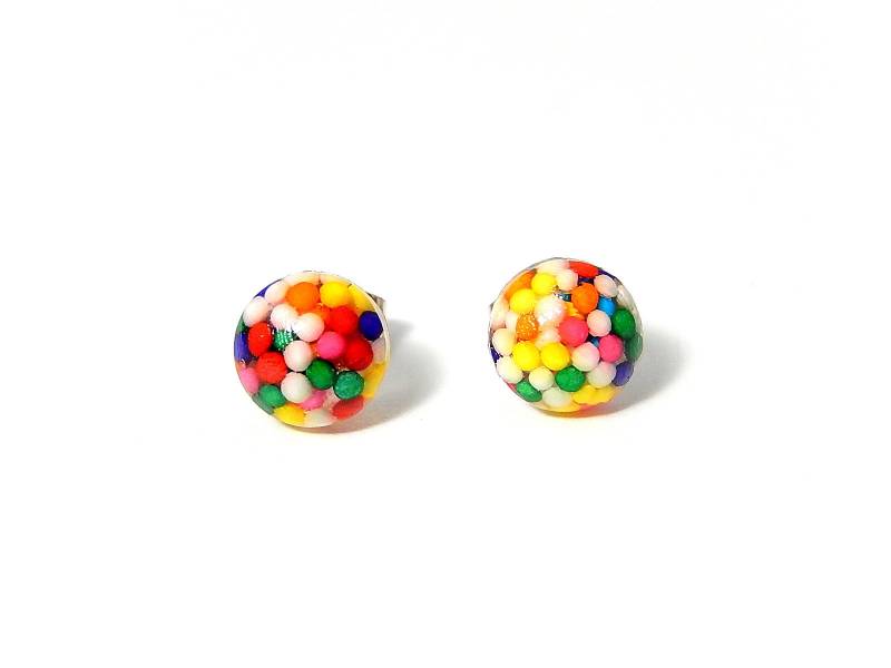 9mm Sprinkles Ohrringe, Runde Regenbogen Ohrstecker, Kawaii Süßigkeiten Schmuck von Allysin