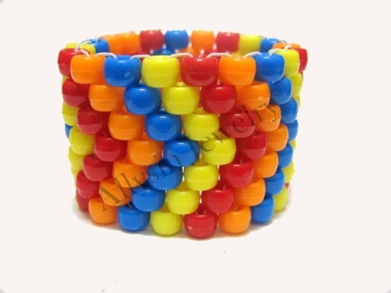 Chevron Kandi Manschette, Rot Orange Blau Gelb Pfeil Armband, Raver Plur Zubehör von Allysin