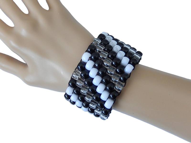 Diagonal Kandi Cuff, Schwarz Weiß Unisex Kandy, Rave Plur Armband von Allysin