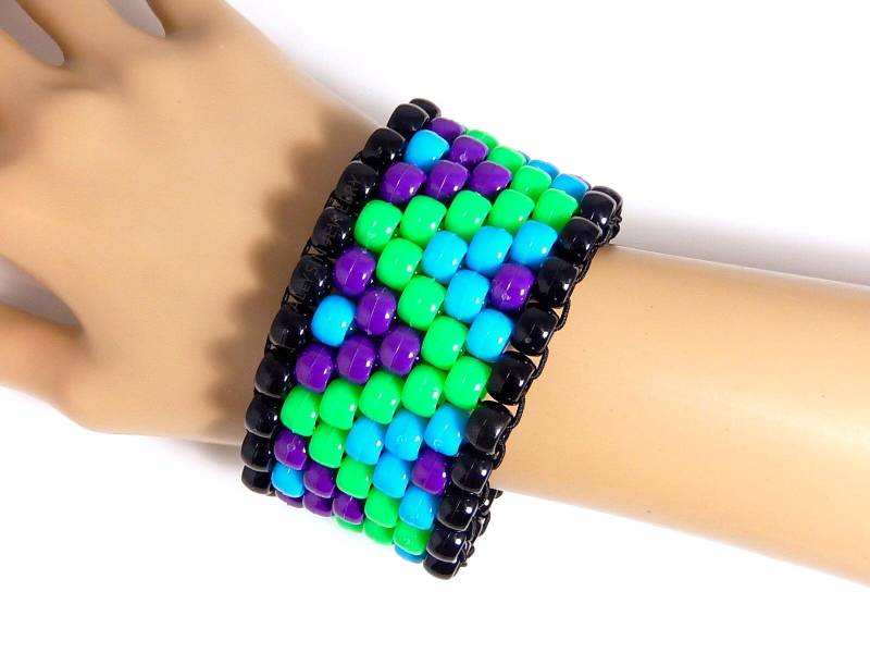 Kandi Cuff - Neon Zickzack Armband, Blau, Grün, Lila, Raver Plur Zig Zag von Allysin