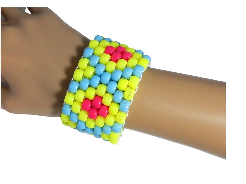 Neon Gelb Kandi Manschette Armband, X Muster, Hot Pink, Baby Blau von Allysin