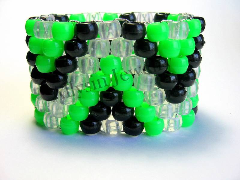 Neon Kandi Zig Zag Manschette Armband, Grün Zigzag Raver Plur, Zags von Allysin