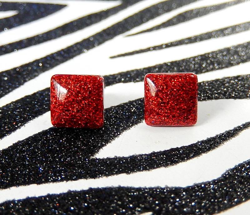 Rubin Rot Quadrat Ohrringe, Rote Ohrstecker, Harz Glitter Beiträge von Allysin