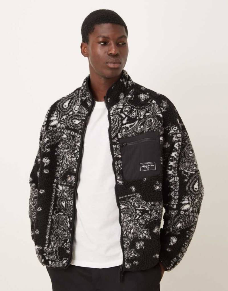 Alma De Ace - Fenta Perla - Teddyfell-Jacke in Schwarz mit Paisleymuster von Alma De Ace