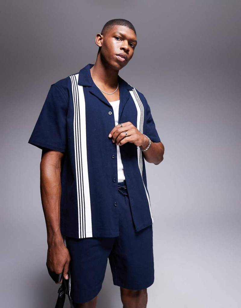 Alma de Ace - Kurzärmliges Strickhemd in Marineblau mit Streifendetails und Logo, Kombiteil von Alma De Ace