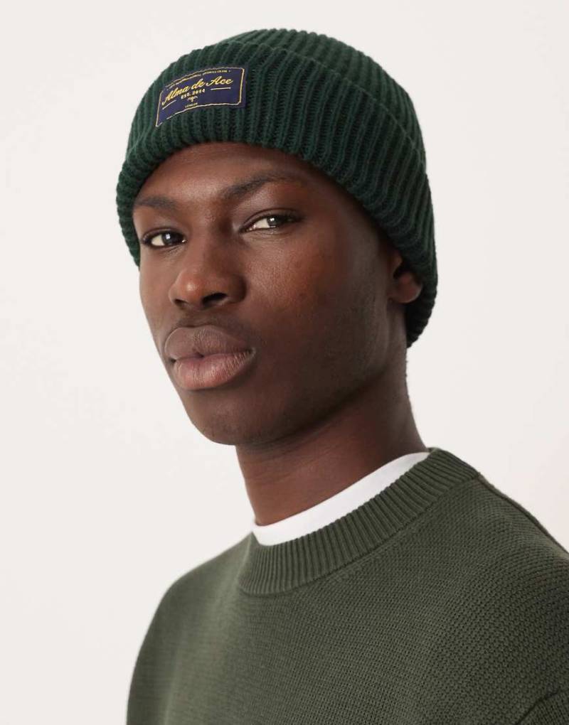 Alma de Ace - Strickmütze in Waldgrün von Alma De Ace