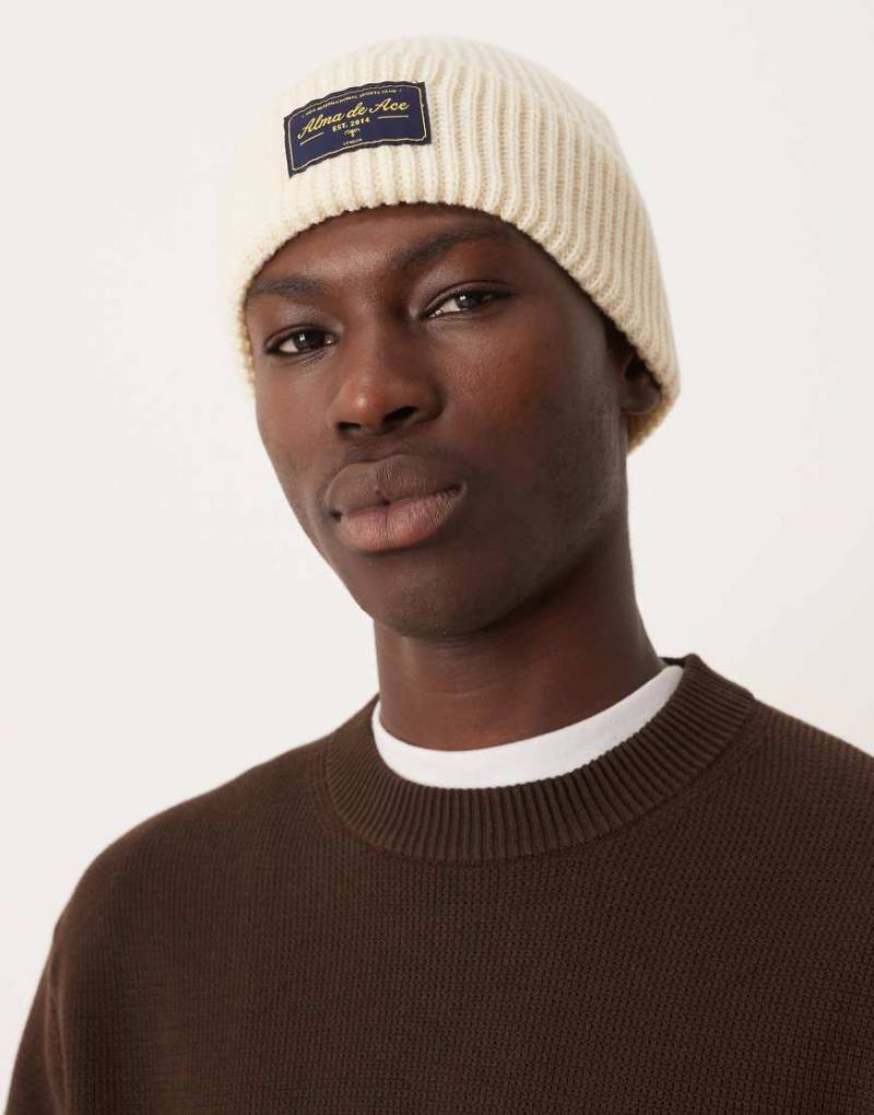 Alma de Ace - Strickmütze in Wollweiß von Alma De Ace