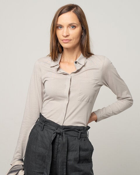 Alma & Lovis Bluse im Polodesign aus Bio-Baumwolle | Jersey Blouse von Alma & Lovis