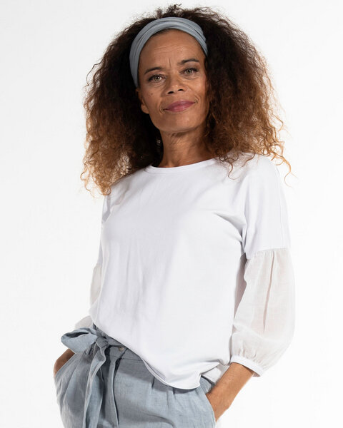 Alma & Lovis Legeres Blusenshirt mit Bio-Baumwoll-Batist | Batist-Jersey-Blouse von Alma & Lovis