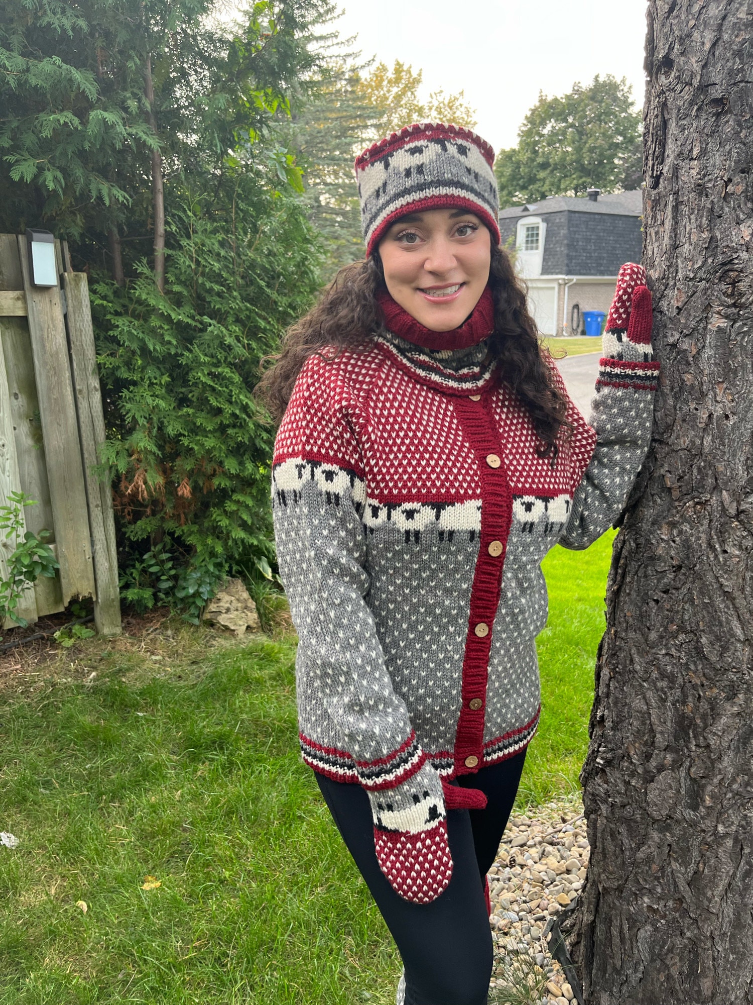 Handgestrickte Jacke Aus Lammwolle Herde Schafe Design, Fair Trade von AlmaKnitwearCanada