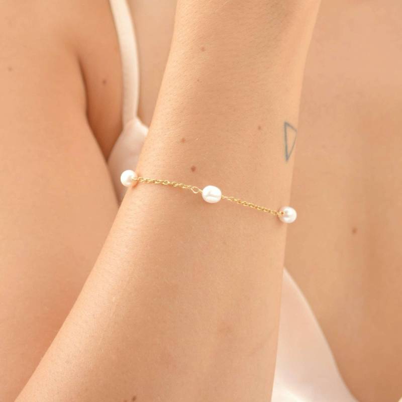14K Gold Gefülltes Perlenarmband Für Die Braut, Zartes Perlenarmband, Süßwasserperle, Brautjungfernschmuck, Perlenschmuck, Hochzeitsschmuck von AlmaLibreJewelry