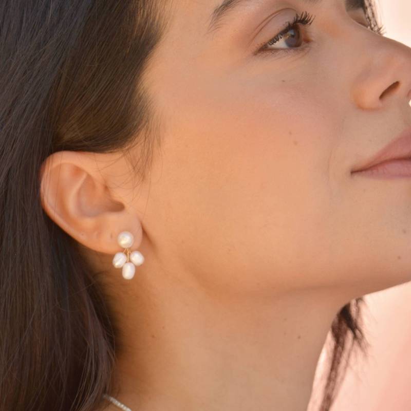 Brautperlenohrringe, Perlenohrstecker, Ohrhänger Für Die Braut, Blumenohrringe, Brautohrringe, Statement-Ohrringe von AlmaLibreJewelry