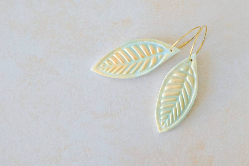 statement Ohrringe, Blatt Geschenk Freundin, Lange Anhänger Ohrringe Aus Polymer Ton, Ausgefallene Handgemachter Schmuck von AlmaMinha