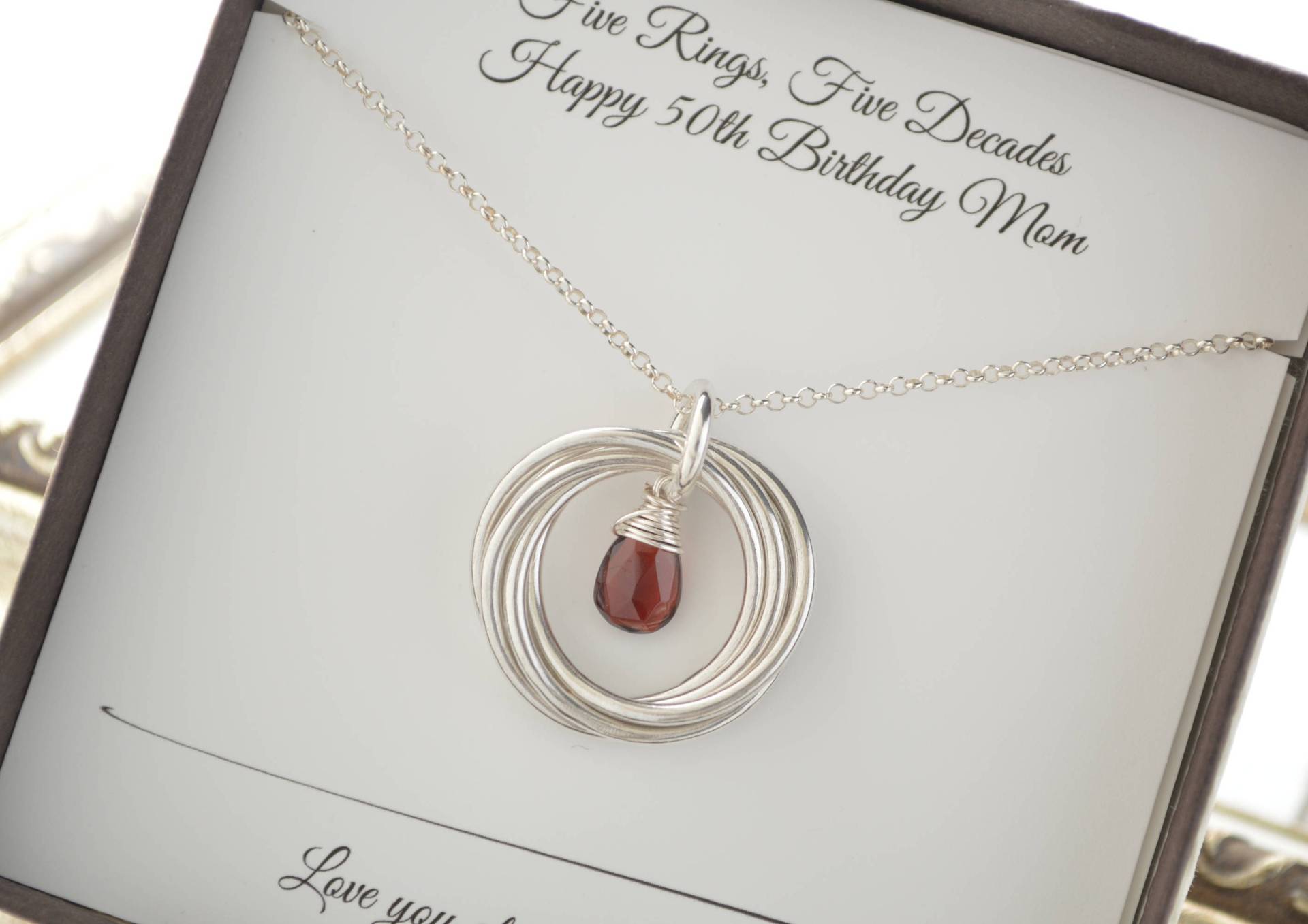 50. Geburtstagsgeschenk, Januar Birthstone Halskette, 5 Ineinander Greifende Ringe Mom Mutter Der Braut Geschenk, Des Bräutigams von AlmaValleJewelry