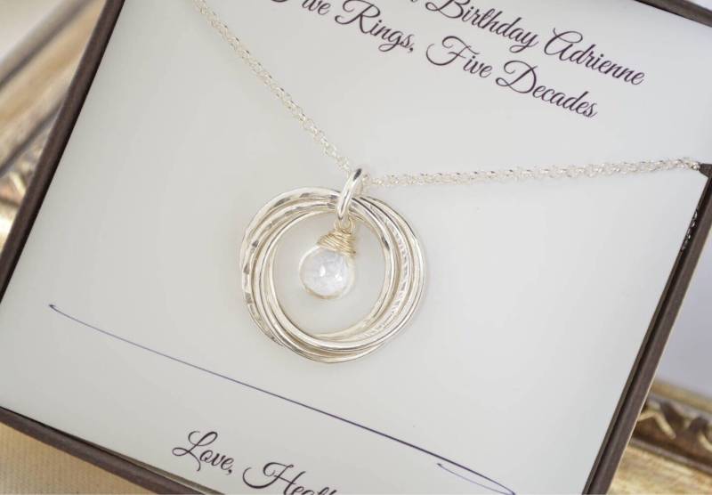 April Geburtsstein Halskette, 5 Ringe Ineinander Hängende Geschenk Für Schwester 50 von AlmaValleJewelry