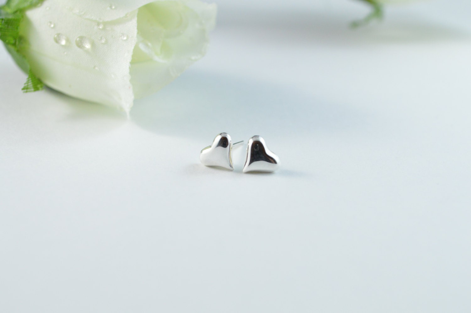 Kleine Herz-Ohrringe, Kleine Ohrringe, Mini-Herz-Ohrringe, Ohrstecker Herzen Silber Ohrringe von AlmaValleJewelry