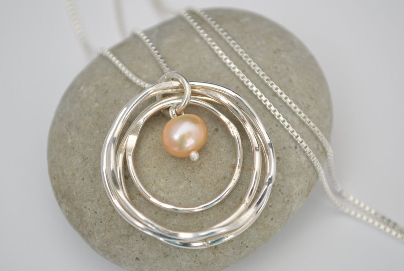 Perlenkette, Juni Geburtsstein Halskette, 40.geburtstag Schmuck, Süßwasser Geburtstagshalskette von AlmaValleJewelry