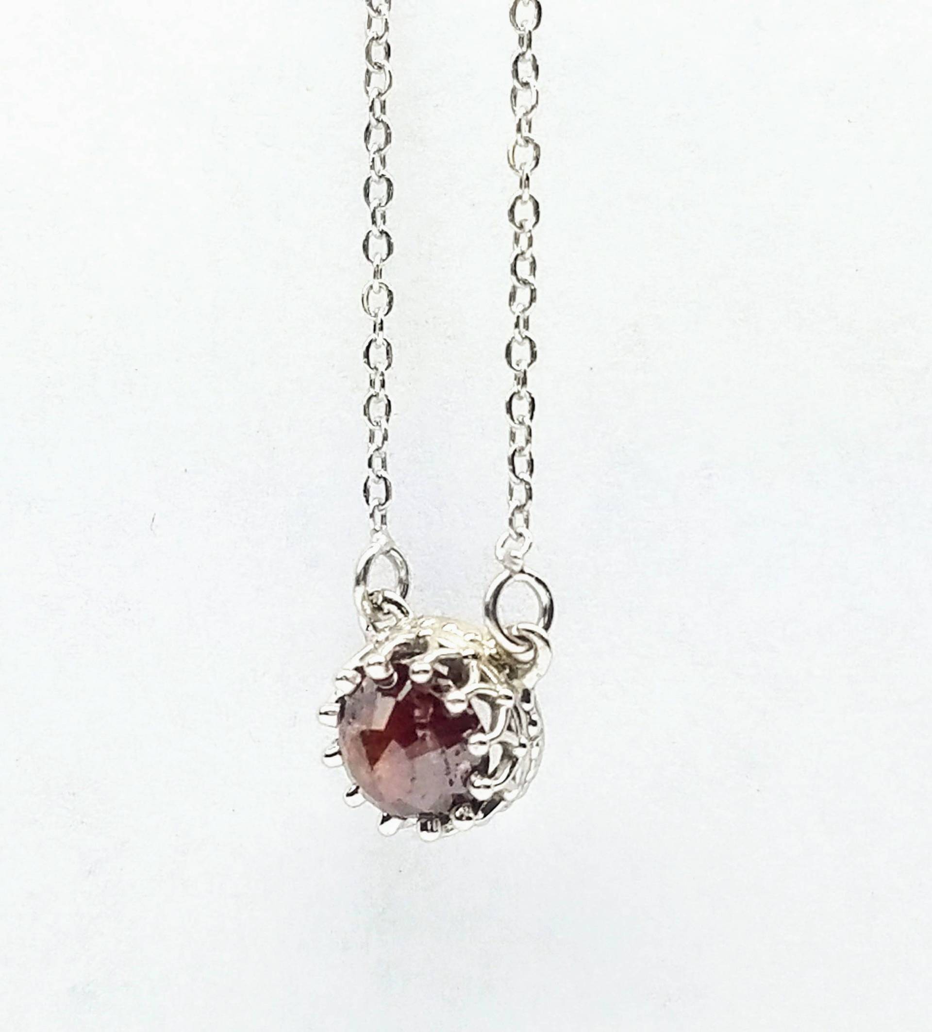 Zarte Braune Diamant Anhänger 14Kt Weißgold Rose Cut Halskette Zarte Braune Diamant Anhänger 14Kt Weißgold Rose Cut Halskette von Almazajewelry