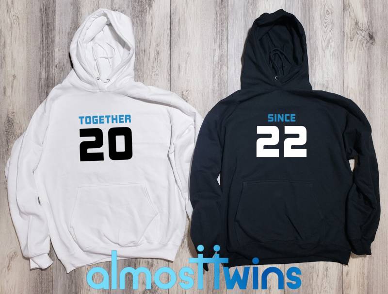 Paare Zusammen Seit Hoodies, Passendes Liebesgeschenk Für Valentinstag, Flitterwochen Und Jahrestag Paare Zusammen Seit Hoodies, Passendes Liebesgeschenk Für Valentinstag, Flitterwochen Und Jahrestag von AlmostTwinsClothing