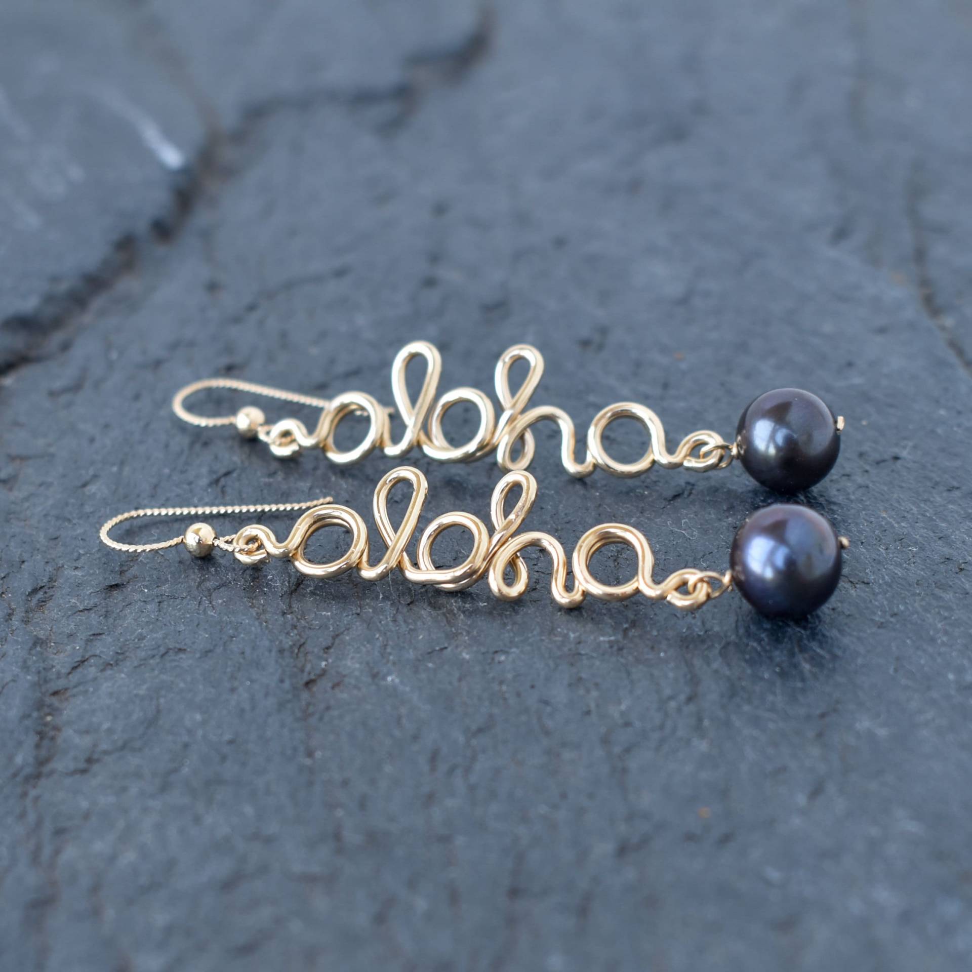 Aloha Perle Vertikale Ohrringe, Hawaii Urlaub, Schmuck, Hand Gebogener Draht, Hergestellt in Mit Aloha Perle Vertikale Ohrringe, Hawaii Urlaub, Schmuck, Hand Gebogener Draht, Hergestellt in Mit von AlohaMadeJewelry