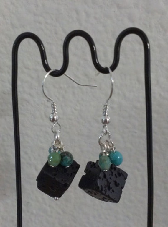 Baumeln Sie Zuckerwürfel Lava Rock Und Türkis Bohne Silber Ohrringe von Alohabythesea