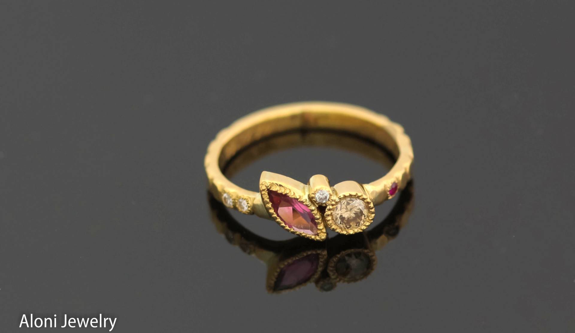 Rosa Turmalin, Goldring, Natürlicher Diamant Ring, Zarter Dünner Verlobungsring, Einzigartiger Ring von AloniJewelry