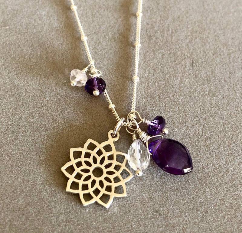 Kronenchakra Halskette, Sterling Silber Amethyst Charm Layering Yoga Schmuck von AloraLotus