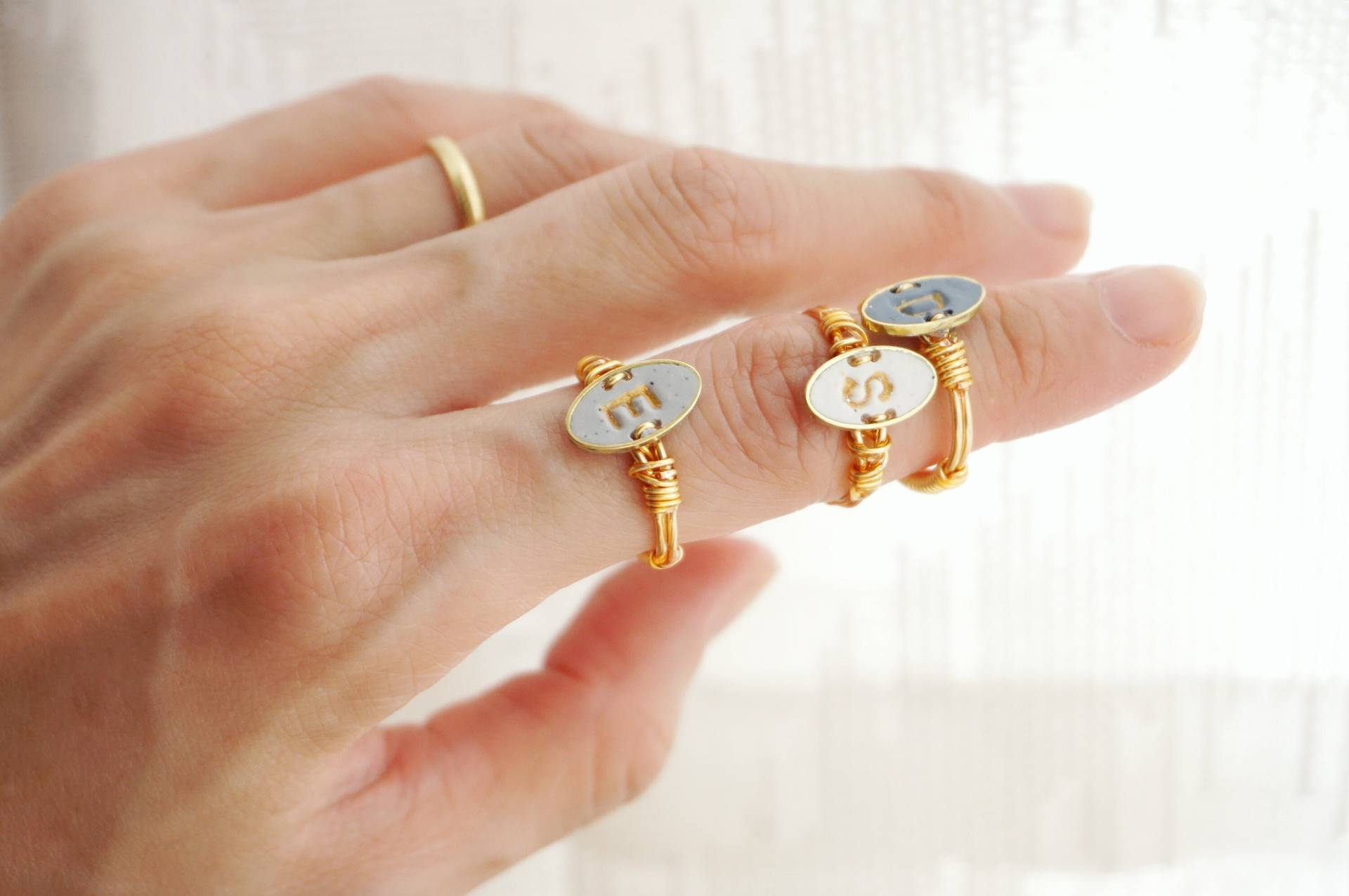 Initial Ring Angepasst Hand Gestempelt Schmuck Monogramm Ringpersonalisierte Brautjungfer Geschenkideen Für Ihren Zierlichen Initial Ring Angepasst Hand Gestempelt Schmuck Monogramm Ringpersonalisierte Brautjungfer Geschenkideen Für Ihren Zierlichen von AlotssFlowerJewel