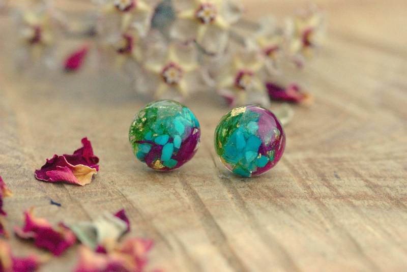 Türkisfarbene Ohrstecker Mit Rosa Blumen, Kleine Edelstein-Ohrstecker, Dezember Geburtsstein von AlpacaBlue