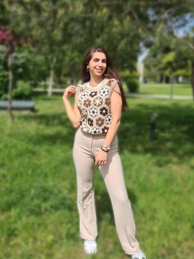 Braune Daisy Häkelweste, Festival Weste, Oma Quadrat Boho Top, Gestrickte Patchwork Pullover, Häkeln von AlpacaKnitted