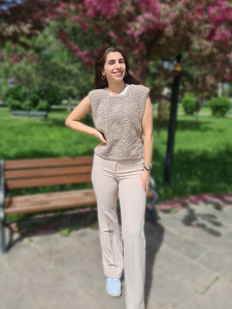 Braune Häkelweste, Festival Weste, Oma Quadrat Boho Top, Gestrickter Patchwork Pullover, Häkeln, Pullover Im Boho-stil von AlpacaKnitted