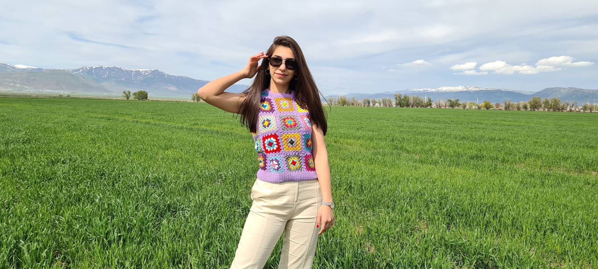 Fliederfarbene Häkelwesten, Oma Quadrat Boho Top, Gestrickter Patchwork Pullover, Häkelpullover, Style Hippie Festival von AlpacaKnitted