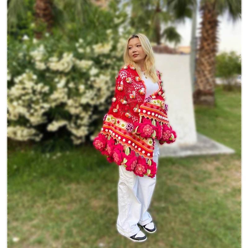 Rote 3D Blumen Häkeln Schal, Sommer Frauen Stricken Baumwolle Wrap, Kirschen, Häkeln, Festival von AlpacaKnitted