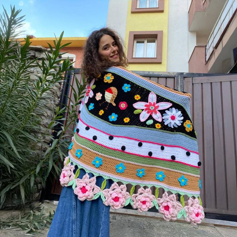 Schwarz Floral Häkeln Schal, Häkeln 3D Frauen Stricken Baumwoll Wrap, Blumen Kirschen, Häkeln, Festival Swahl von AlpacaKnitted