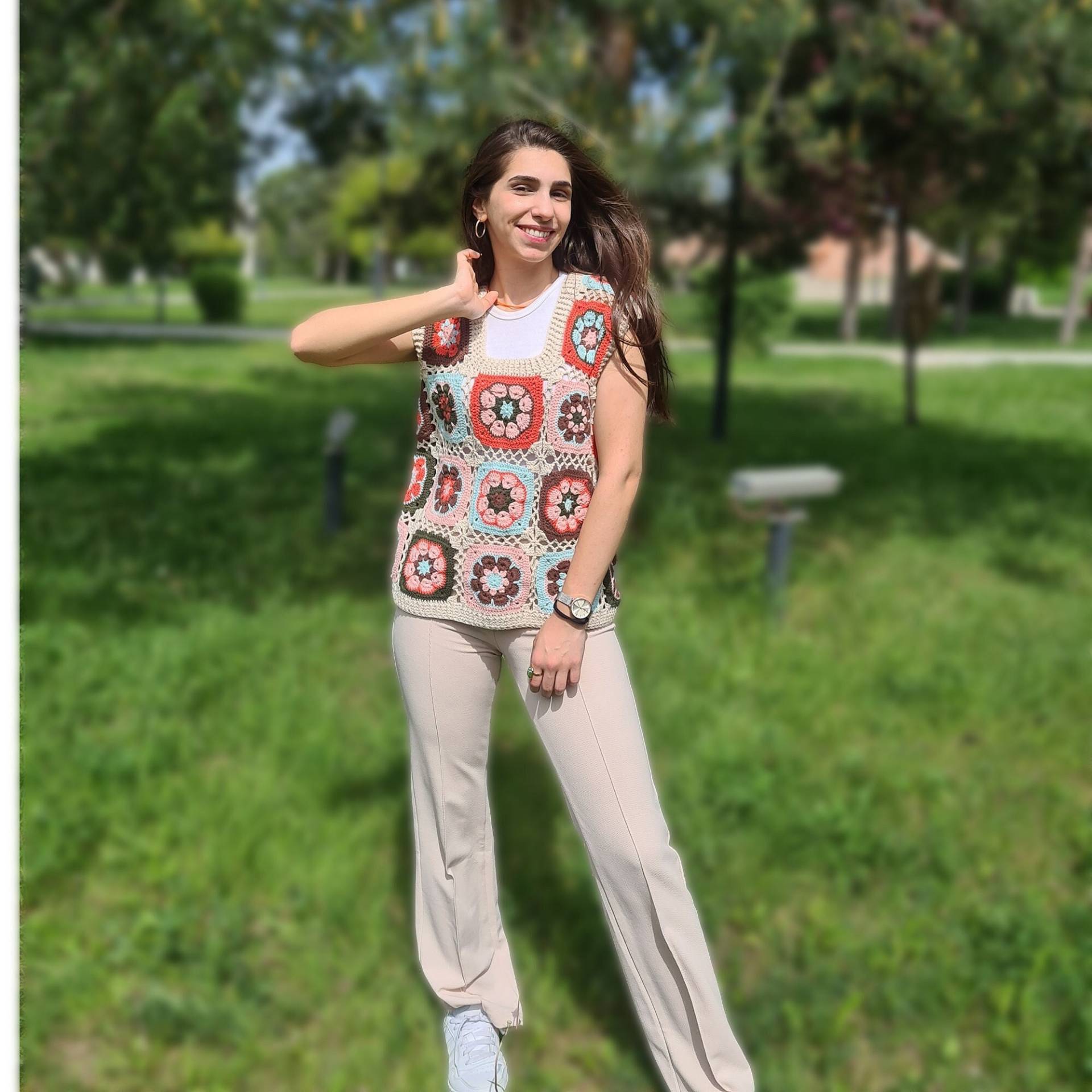 Sommer Mesh Häkelwesten, Daisy Strickweste, Festival Weste, Oma Platz Boho Top, Gestrickter Patchwork Pullover, Strick von AlpacaKnitted