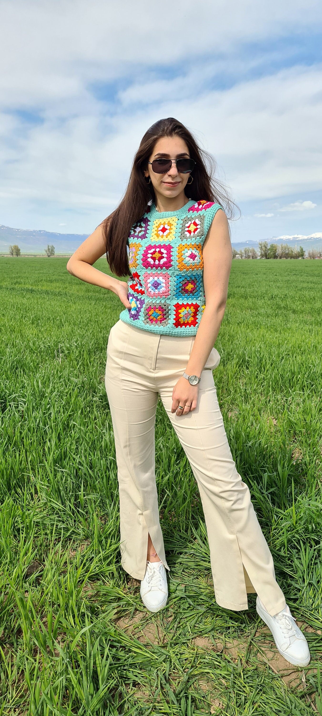 Wassergrüne Häkelwesten, Oma Quadrat Boho Top, Gestrickter Patchwork Pullover, Häkelpullover, Style Hippie Festival von AlpacaKnitted