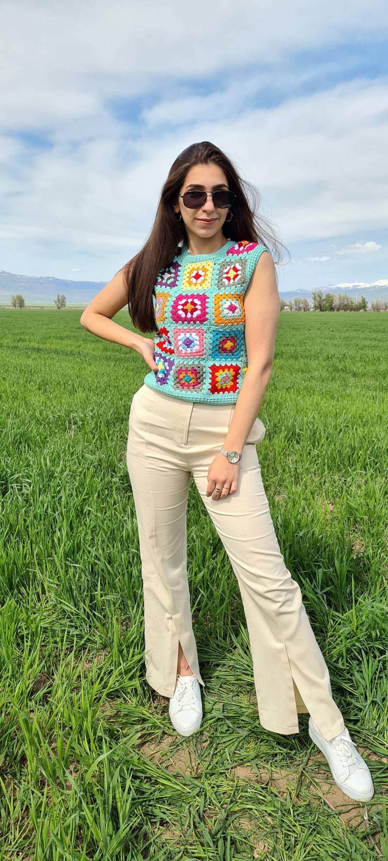 Wassergrüne Häkelwesten, Oma Quadrat Boho Top, Gestrickter Patchwork Pullover, Häkelpullover, Style Hippie Festival von AlpacaKnitted