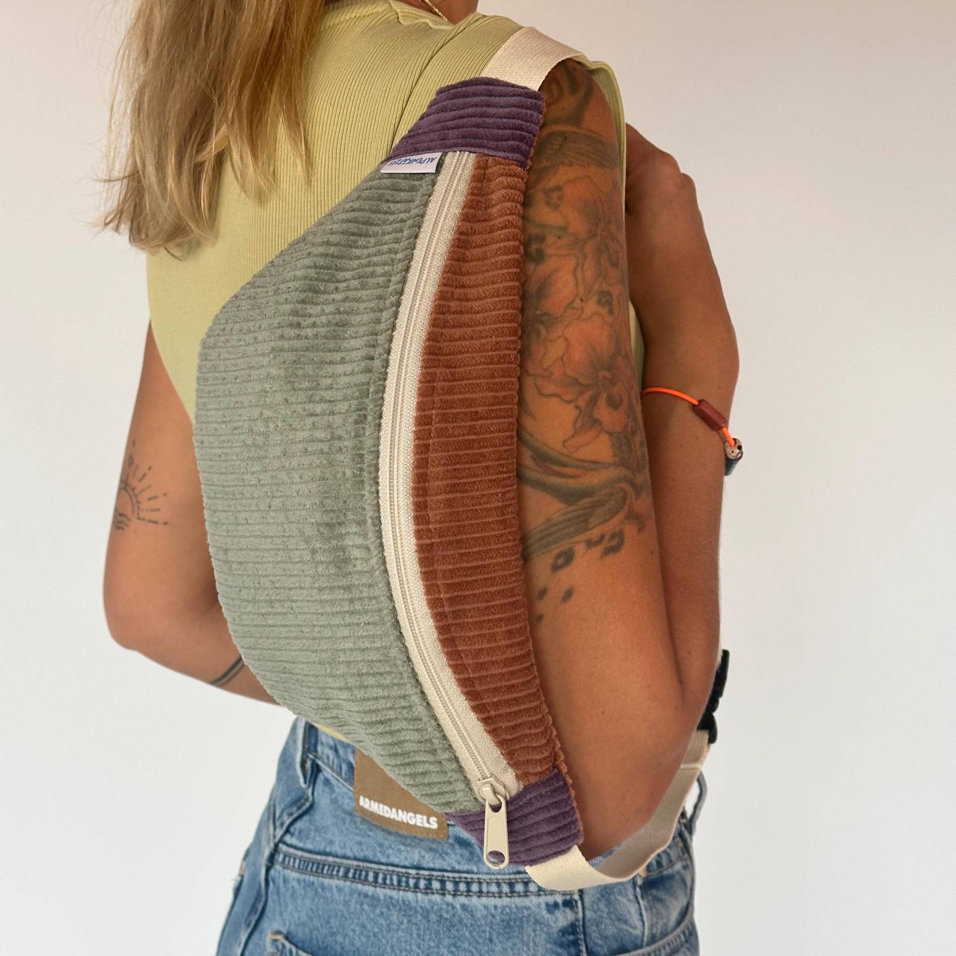 Bauchtasche/Hipbag Crossbodytasche Cordtasche von Alpenkaetzle