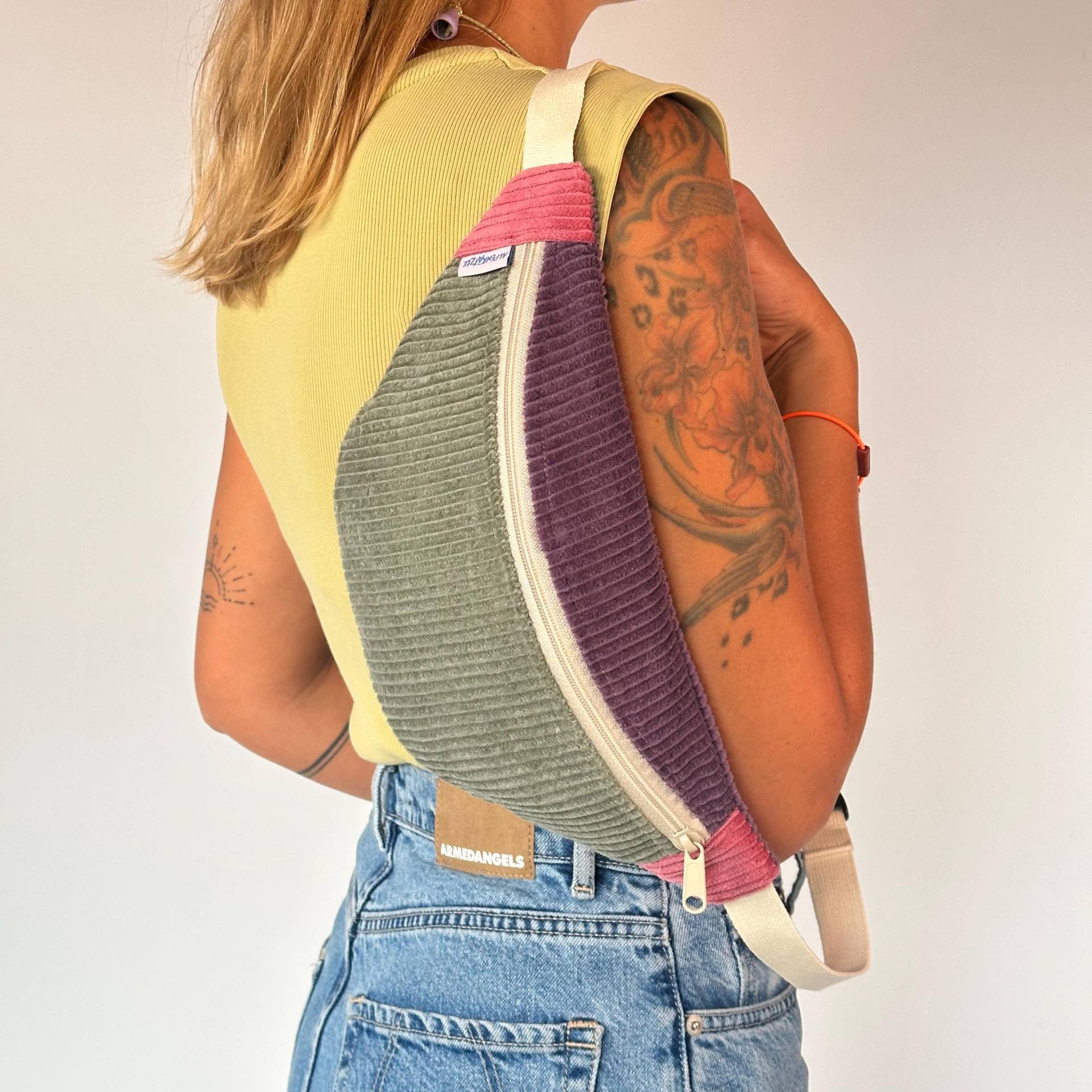 Bauchtasche/Hipbag Crossbodytasche Cordtasche von Alpenkaetzle