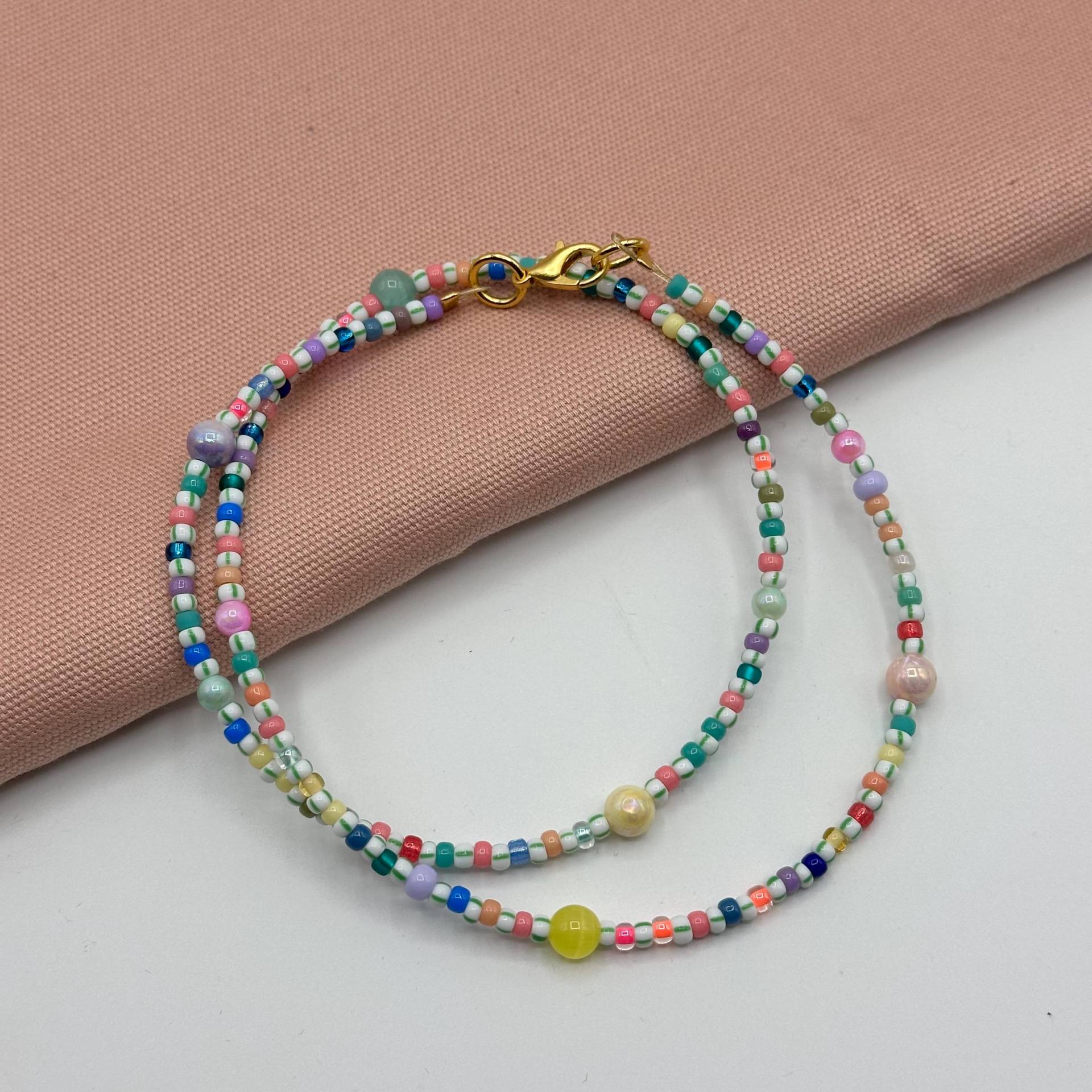 Bunte Perlenhalskette /Kette Bunt/Hochwertige Perlenkette Kette Aus Verschiedenen Bunten Perlen von Alpenkaetzle