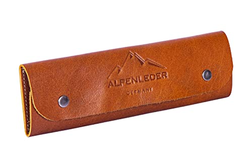 Alpenleder Federmäppchen - Model: Lissi (Handgefertigt) - Nachhaltiges Bio-Leder aus regionaler Landwirtschaft | Etui Stifte, Federmappe für 4 Stifte *Fair Produziert* (19.5x6x2cm, Cognac) von Alpenleder