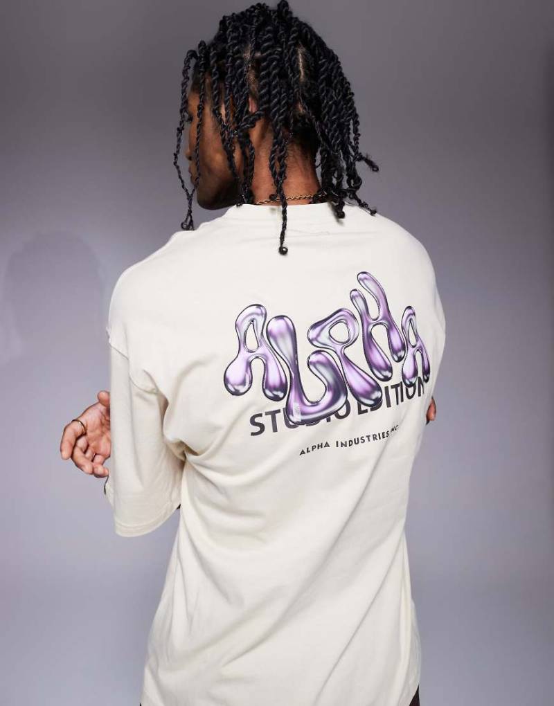 Alpha - T-Shirt in Wollweiß mit Bubble-Logoprint auf dem Rücken von Alpha Industries